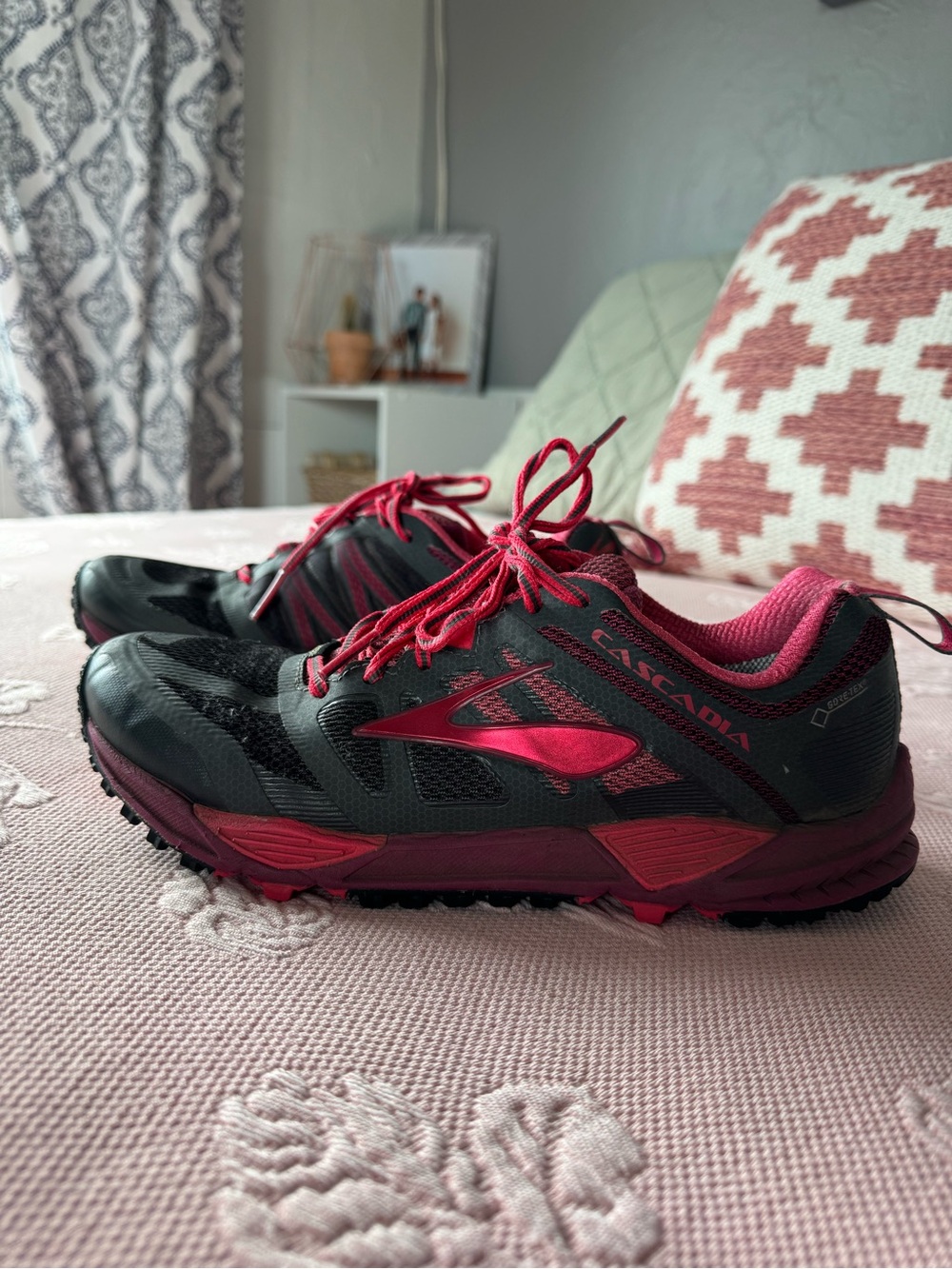 Brooks Cascadia Gore-Tex Trail Running Shoes in Black & Deep Pink
